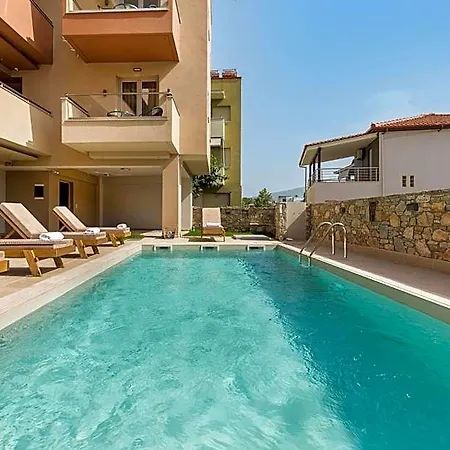Makris Luxury 4*